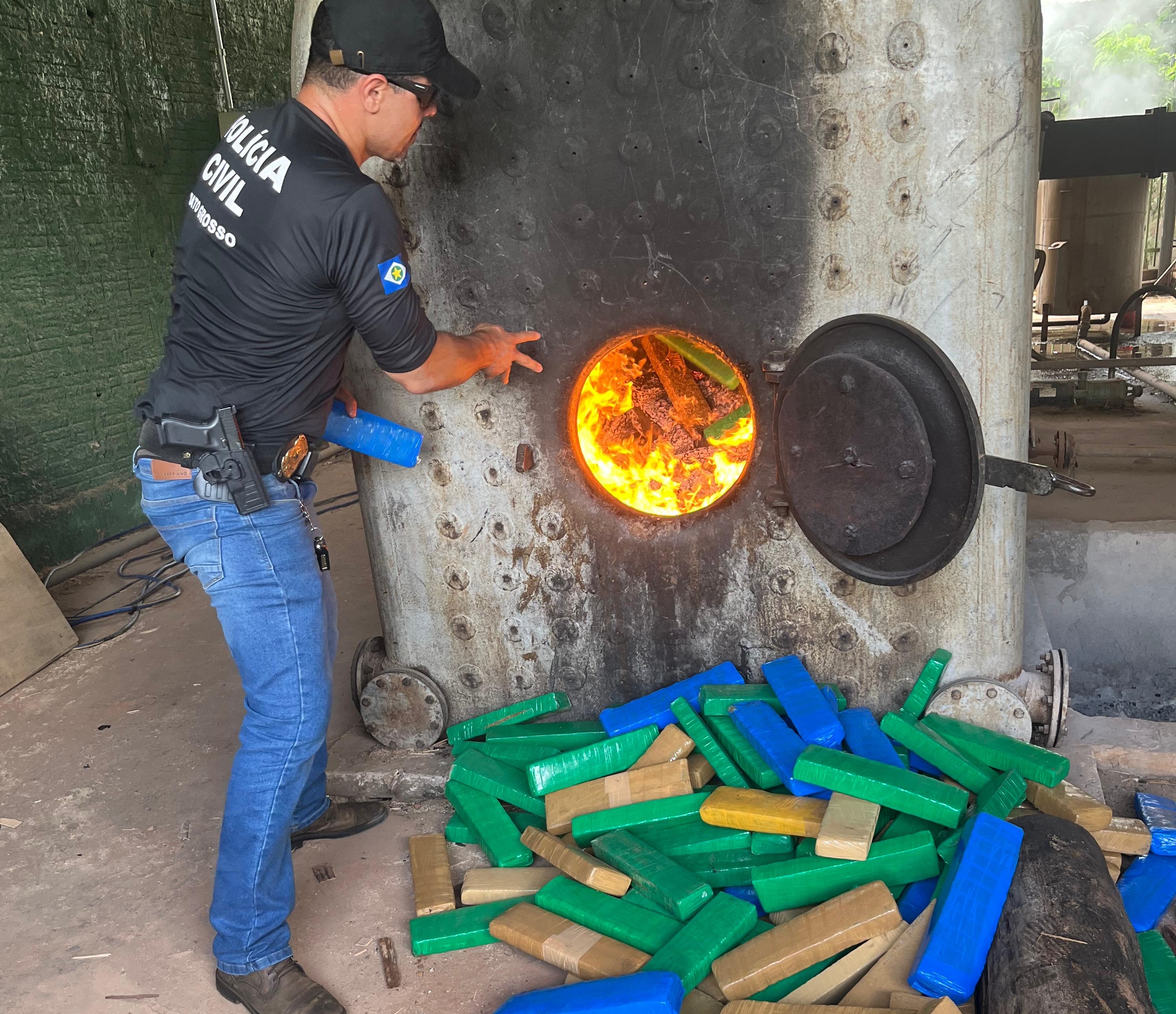 Polícia Civil incinera cerca de uma tonelada de maconha apreendida em Itiquira